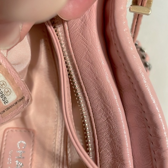 Pre loved Chanel Gabrielle medium in tweed - Picture 14 of 14